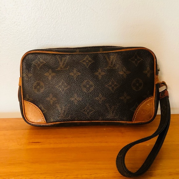 SOLD!!! Authentic Louis Vuitton Clutch in Monogram - Picture 2 of 16